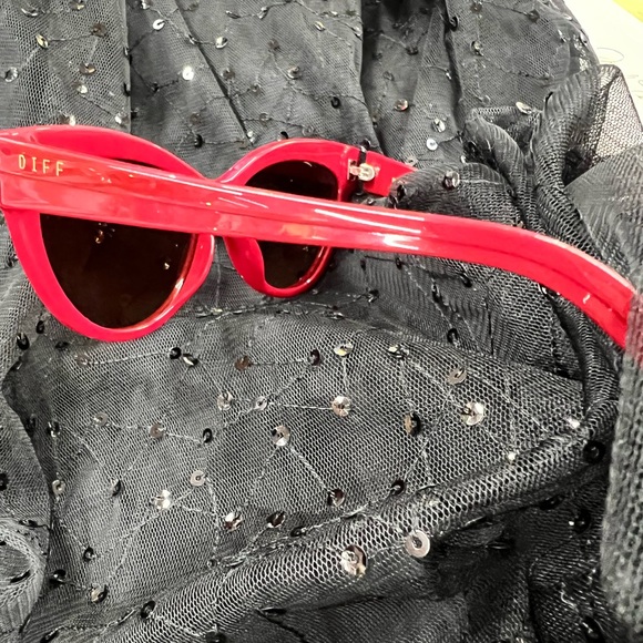 DIFF Eyewear inspired by Marilyn Monroe. Red , cat eye sunglasses w/ case - Picture 9 of 16